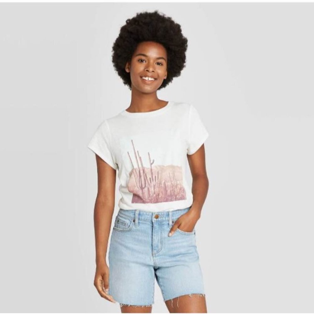 Universal Thread Desert Scene T Shirt Size XS Woman’s